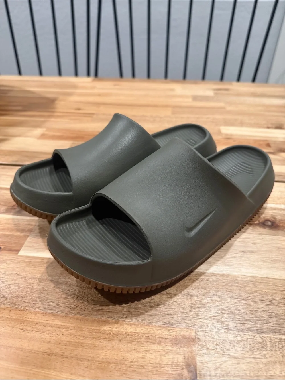 Mens Nike Calm 2.0 slides army green